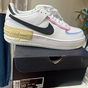 Woman’s NIKE Air force 1’s Shadow